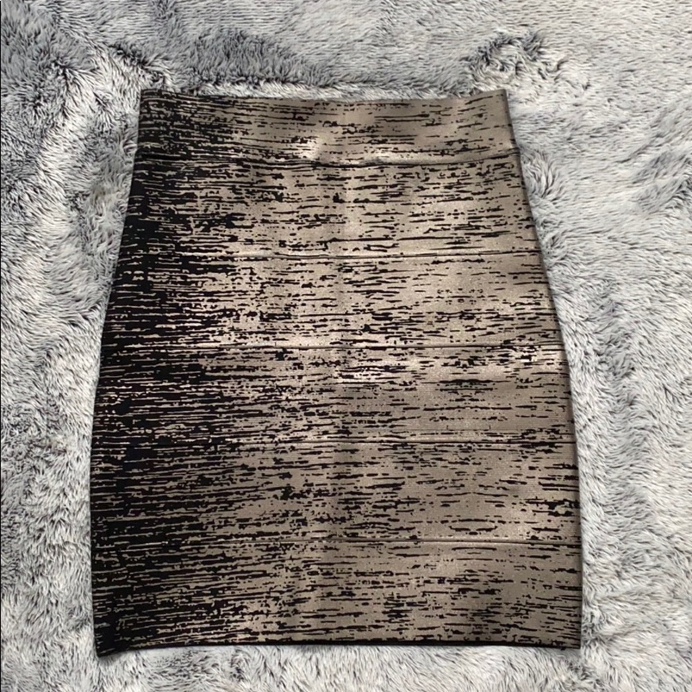 BCBG Bandage Mini Skirt size XS Black and Gold